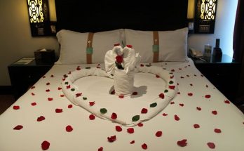 10 Ways to Make Your Hotel Room Romantic