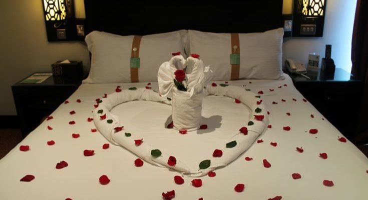 10 Ways to Make Your Hotel Room Romantic